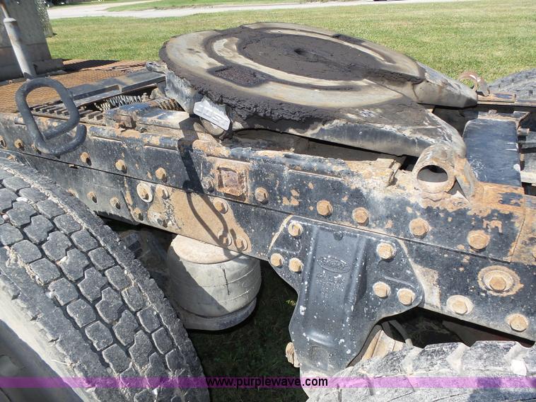 image for item L4006 1996 Peterbilt 379 semi truck