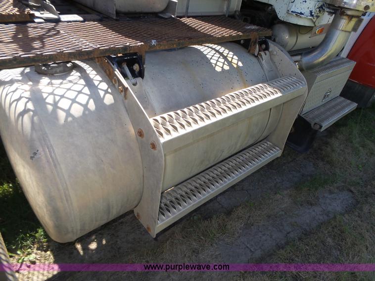 image for item L4006 1996 Peterbilt 379 semi truck