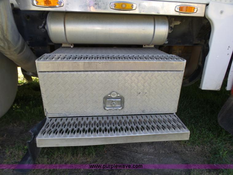 image for item L4006 1996 Peterbilt 379 semi truck