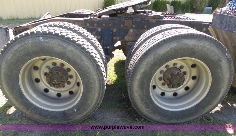 image for item L4006 1996 Peterbilt 379 semi truck