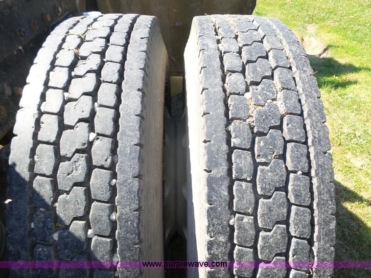 image for item L4006 1996 Peterbilt 379 semi truck