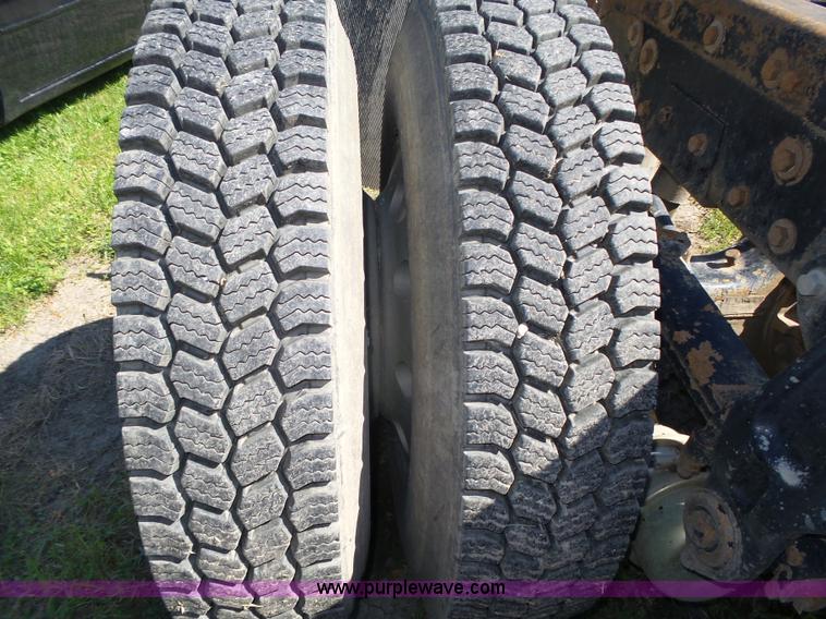 image for item L4006 1996 Peterbilt 379 semi truck