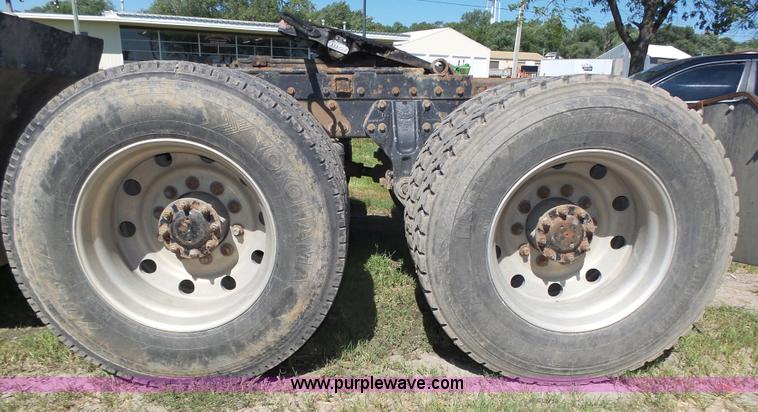 image for item L4006 1996 Peterbilt 379 semi truck