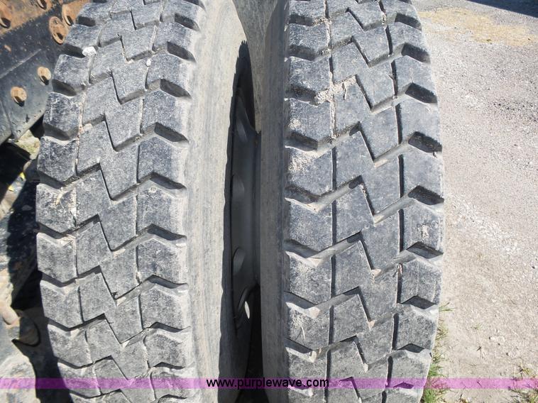 image for item L4006 1996 Peterbilt 379 semi truck