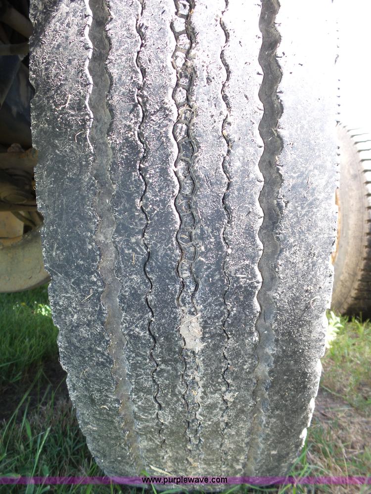 image for item L4006 1996 Peterbilt 379 semi truck