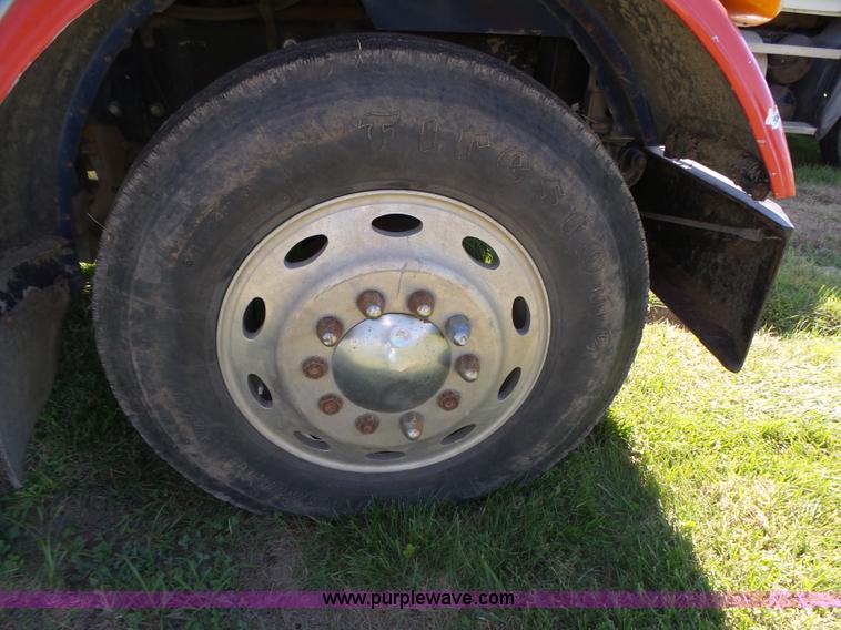 image for item L4006 1996 Peterbilt 379 semi truck