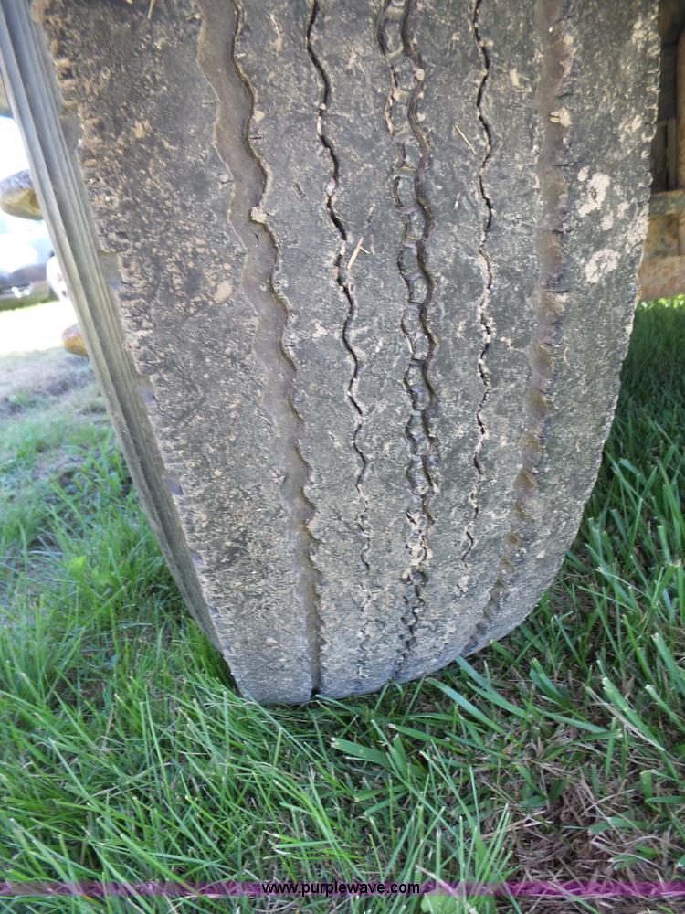 image for item L4006 1996 Peterbilt 379 semi truck