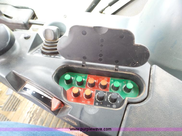 image for item BJ9321 2007 McCormick ZTX280 MFWD tractor