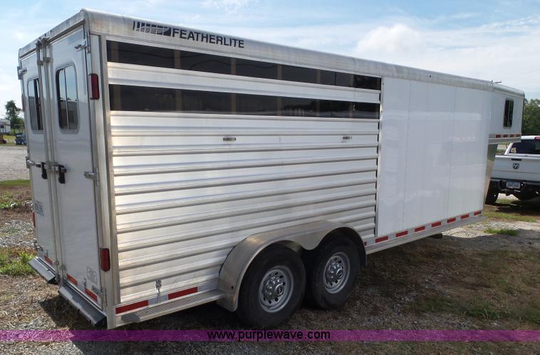image for item BZ9818 2013 Featherlite 8533 horse trailer