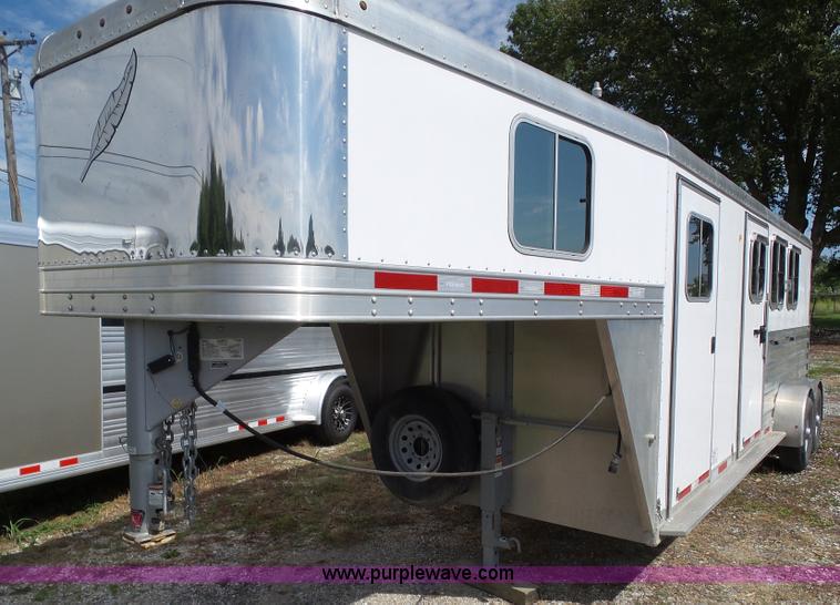 image for item BZ9818 2013 Featherlite 8533 horse trailer