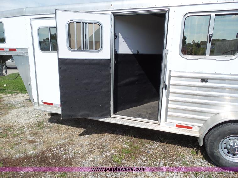 image for item BZ9818 2013 Featherlite 8533 horse trailer