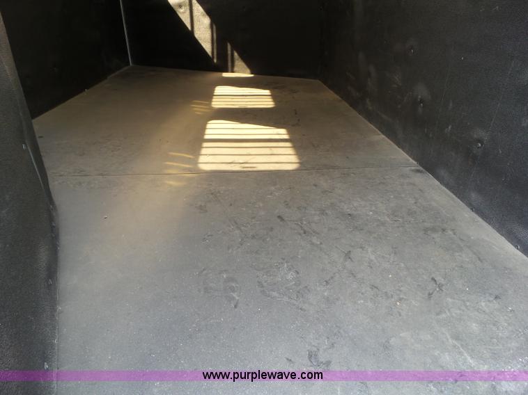 image for item BZ9818 2013 Featherlite 8533 horse trailer