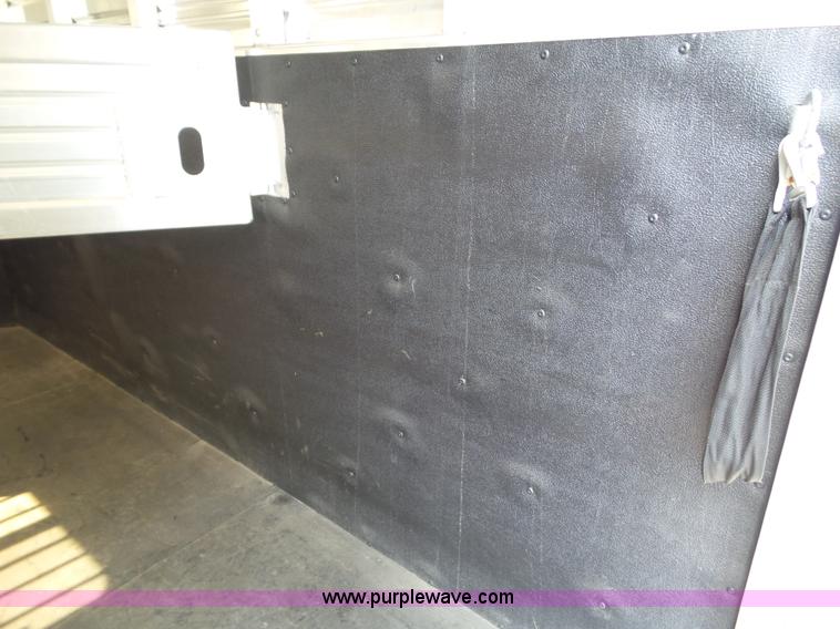 image for item BZ9818 2013 Featherlite 8533 horse trailer