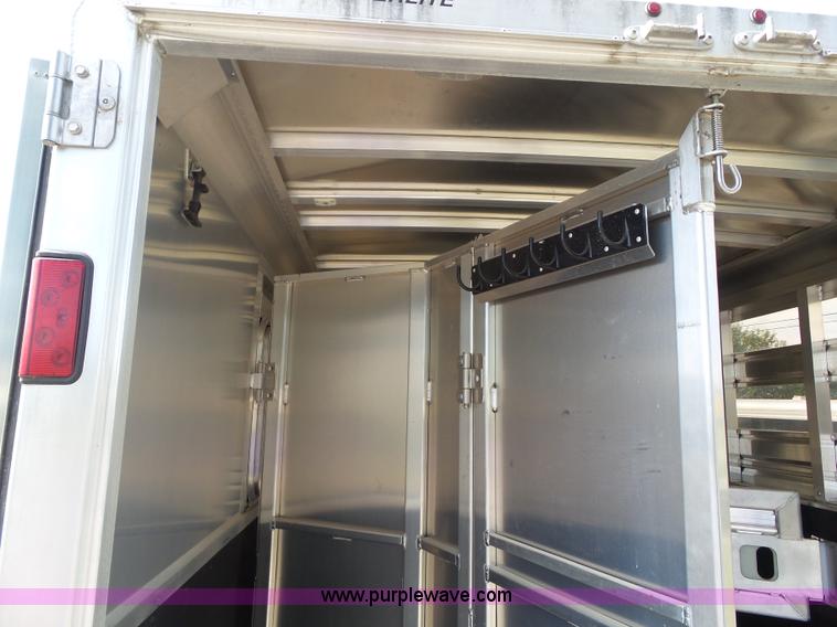 image for item BZ9818 2013 Featherlite 8533 horse trailer