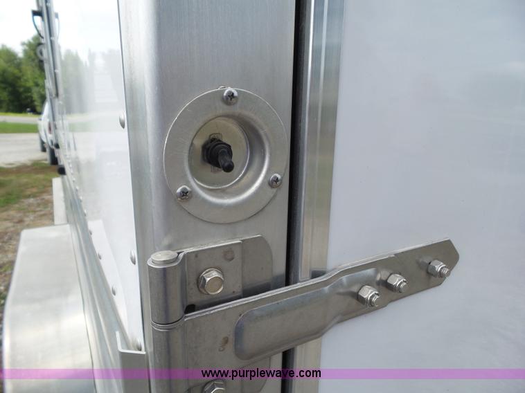 image for item BZ9818 2013 Featherlite 8533 horse trailer