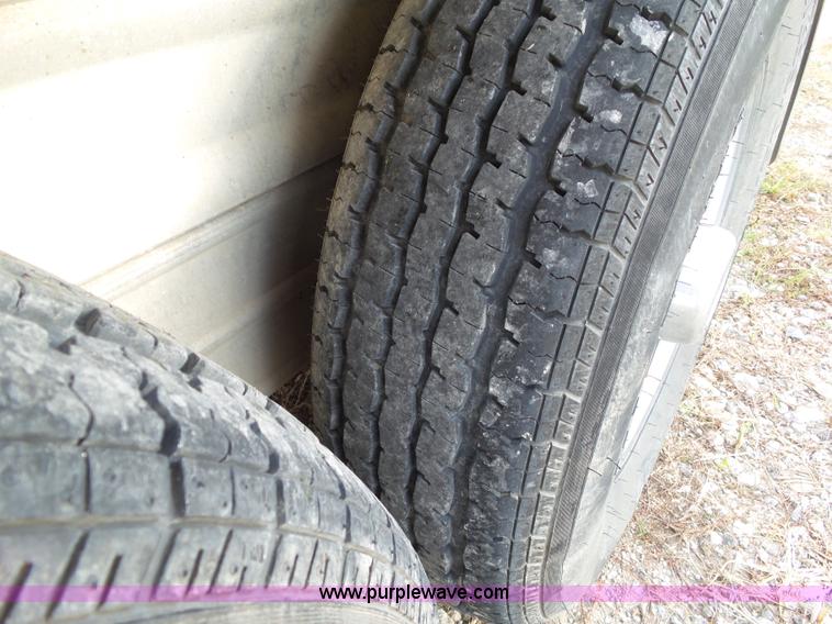 image for item BZ9818 2013 Featherlite 8533 horse trailer