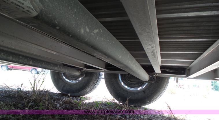 image for item BZ9818 2013 Featherlite 8533 horse trailer