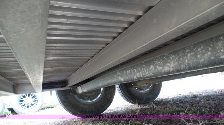 image for item BZ9818 2013 Featherlite 8533 horse trailer