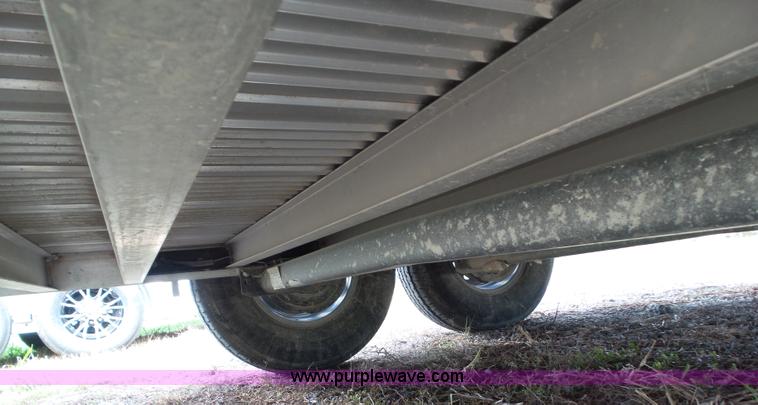 image for item BZ9818 2013 Featherlite 8533 horse trailer