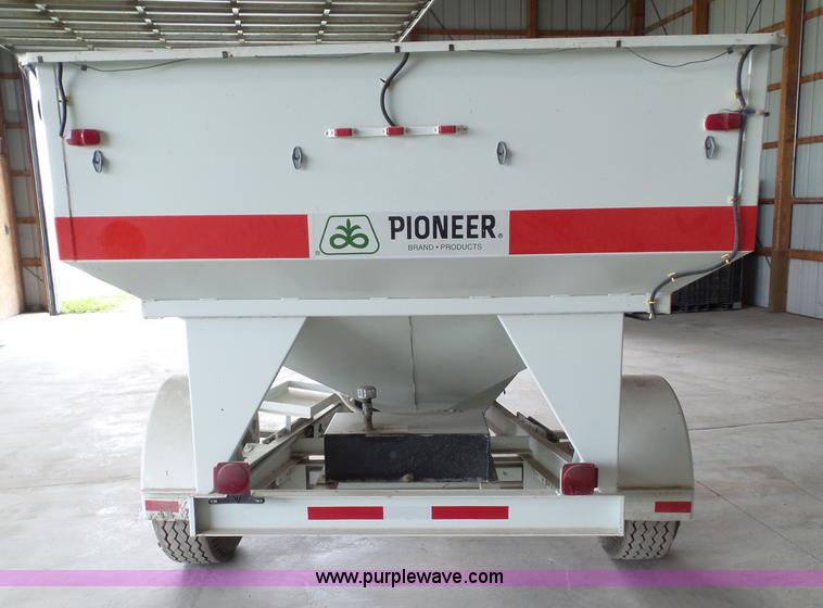 image for item BZ9819 1990 Parker 1500 gravity wagon