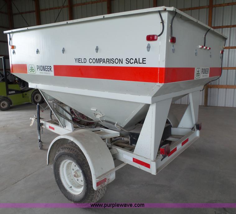 image for item BZ9819 1990 Parker 1500 gravity wagon