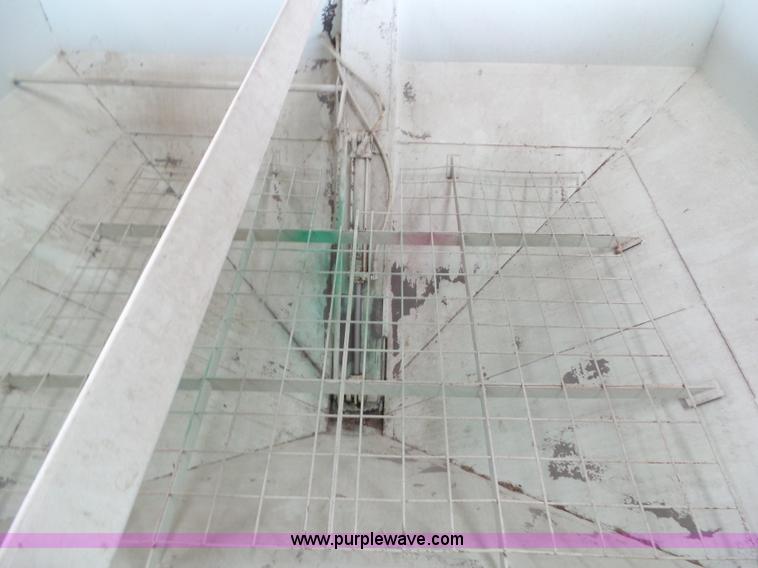 image for item BZ9819 1990 Parker 1500 gravity wagon