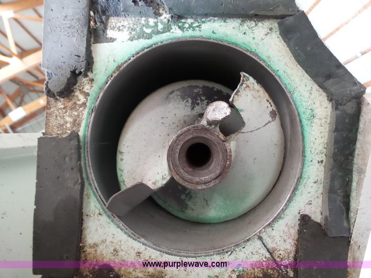 image for item BZ9819 1990 Parker 1500 gravity wagon