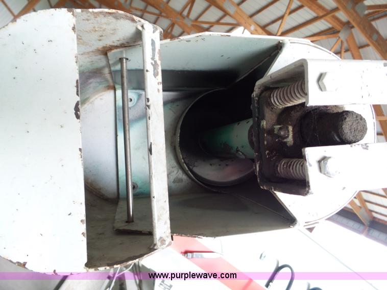 image for item BZ9819 1990 Parker 1500 gravity wagon