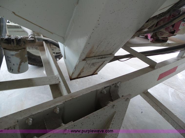 image for item BZ9819 1990 Parker 1500 gravity wagon