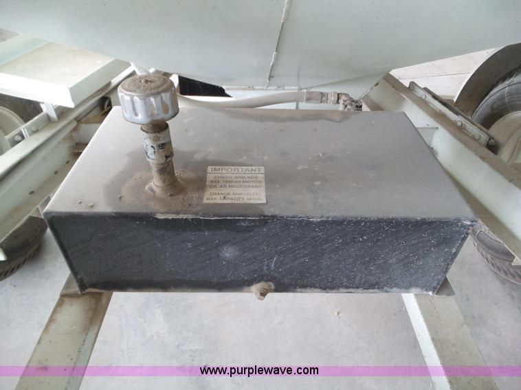 image for item BZ9819 1990 Parker 1500 gravity wagon