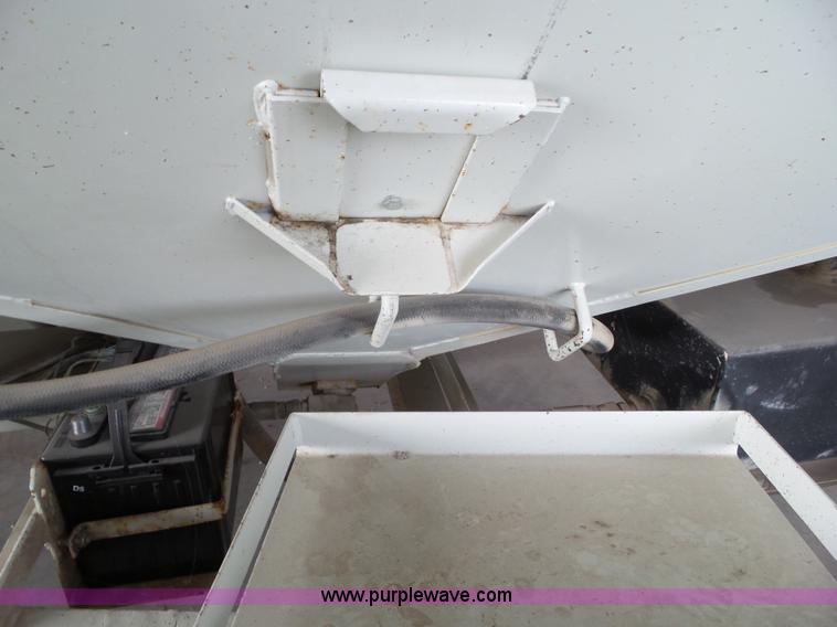 image for item BZ9819 1990 Parker 1500 gravity wagon