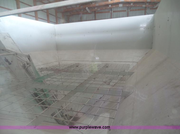 image for item BZ9819 1990 Parker 1500 gravity wagon