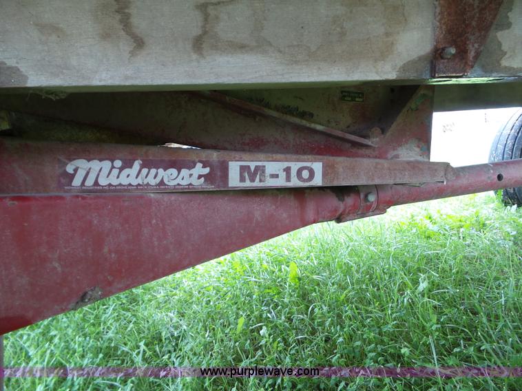 image for item BZ9837 Midwest M-10 grain wagon