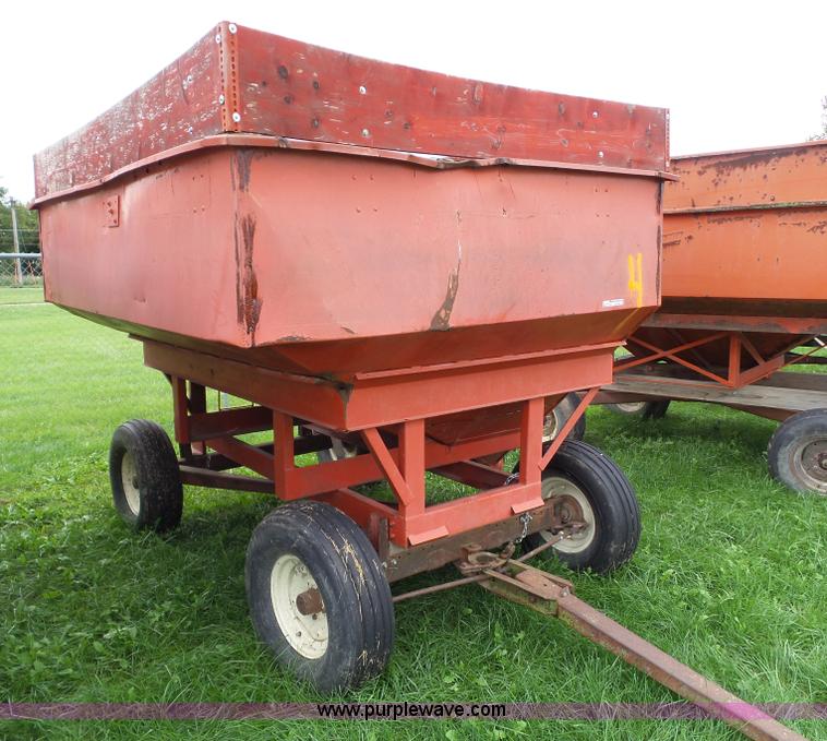 image for item BZ9838 M&W gravity wagon
