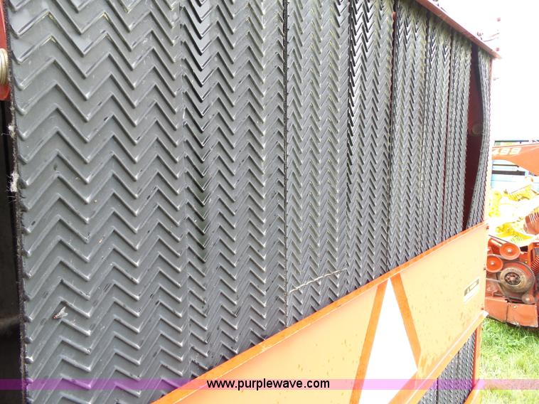 image for item BZ9850 1994 Case IH 8465T round baler