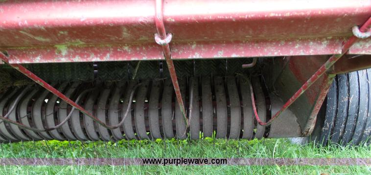 image for item BZ9850 1994 Case IH 8465T round baler