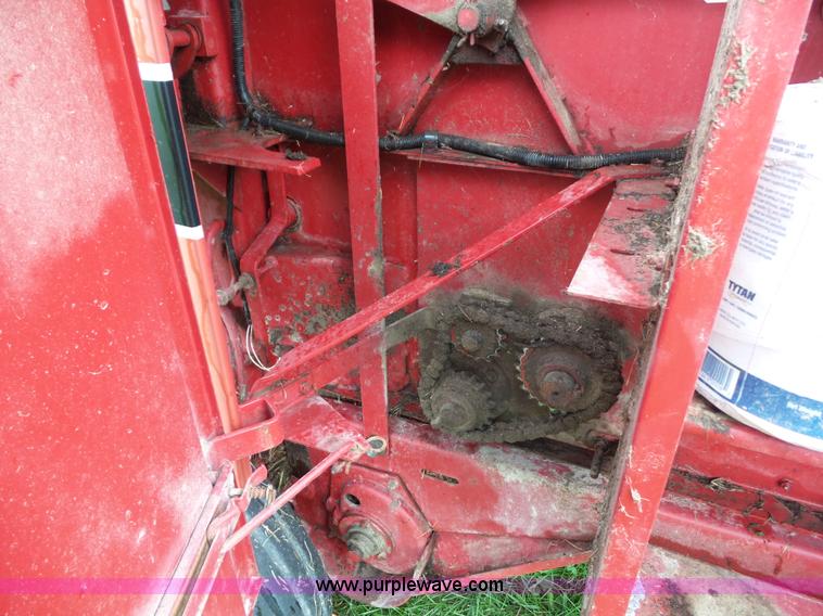 image for item BZ9850 1994 Case IH 8465T round baler