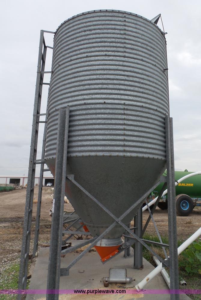 (2) six ton bulk grain/feed bins in Clay Center, KS Item CD9180 sold