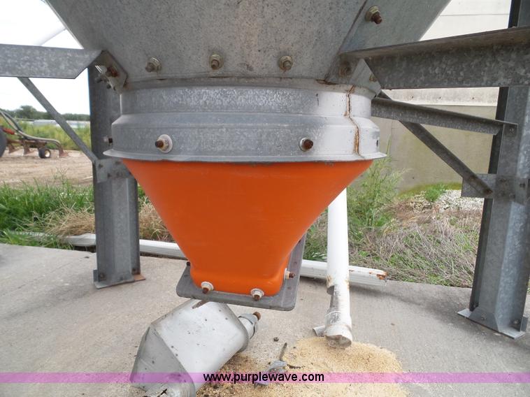 (2) six ton bulk grain/feed bins in Clay Center, KS Item CD9180 sold