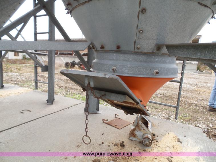 (2) six ton bulk grain/feed bins in Clay Center, KS Item CD9180 sold