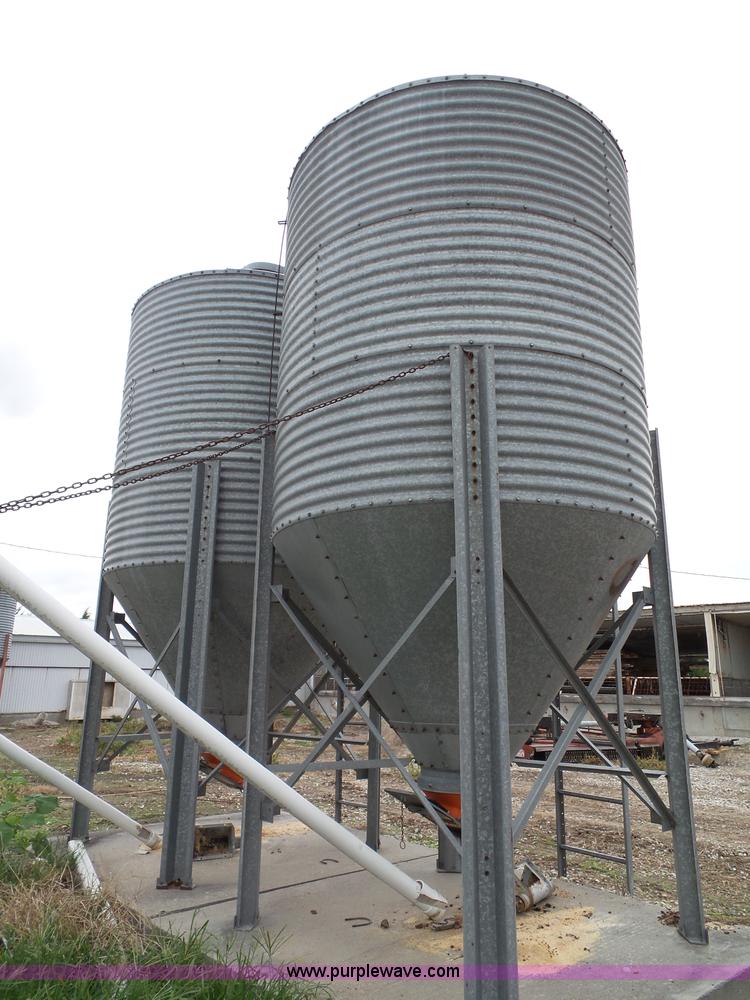 (2) six ton bulk grain/feed bins in Clay Center, KS Item CD9180 sold