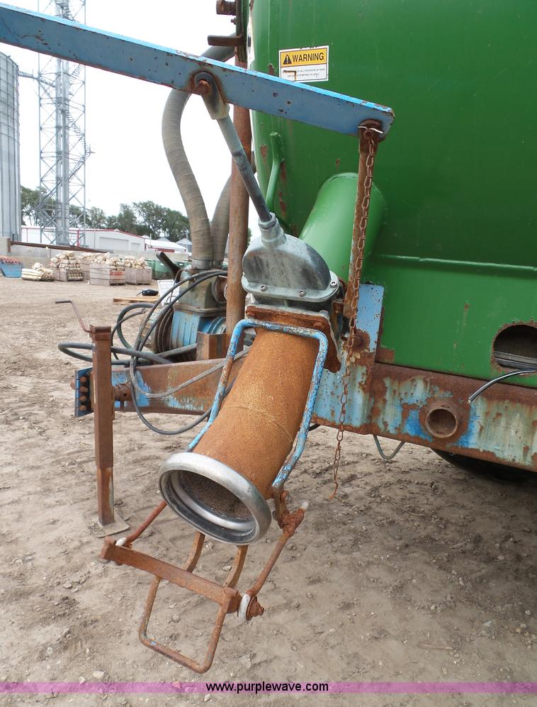 image for item CD9186 Balzer honey wagon