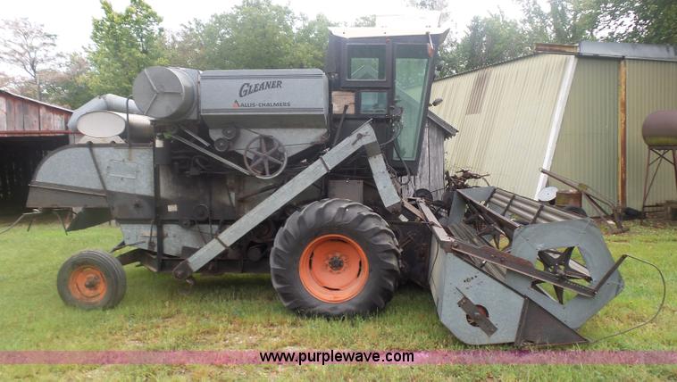 image for item CD9416 Gleaner A combine