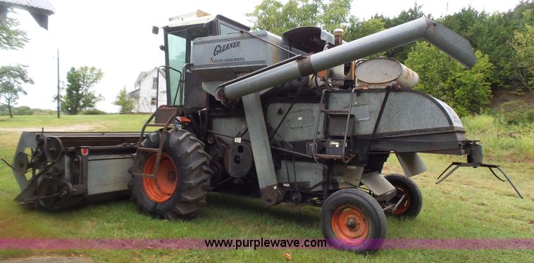image for item CD9416 Gleaner A combine
