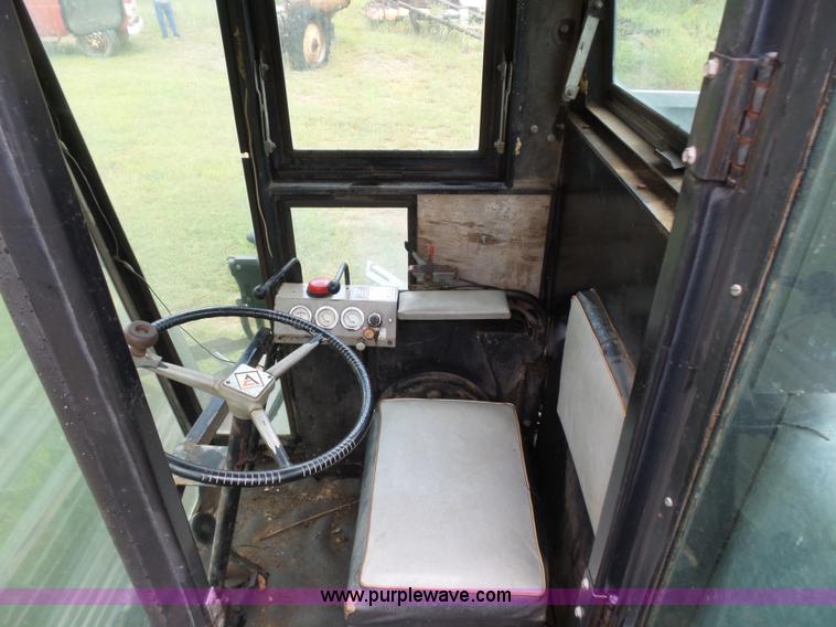 image for item CD9416 Gleaner A combine