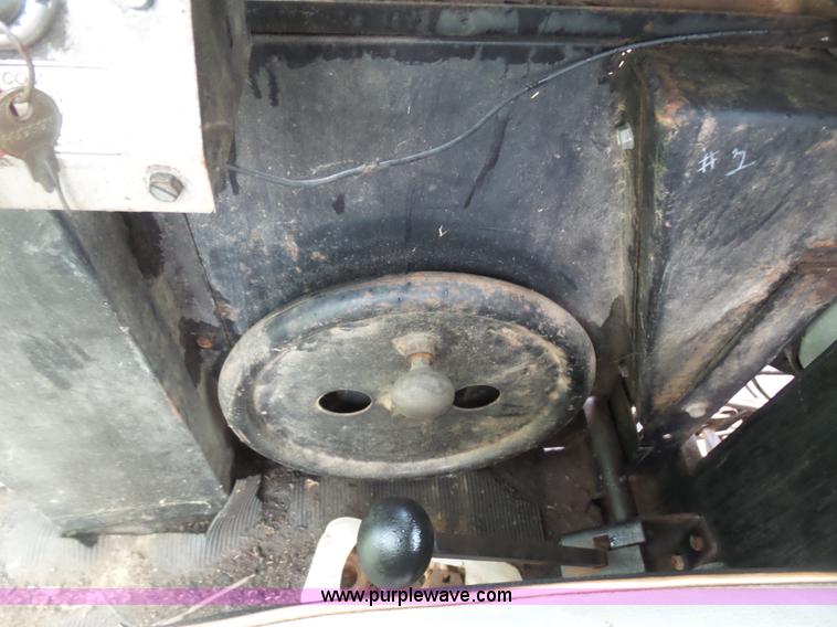 image for item CD9416 Gleaner A combine