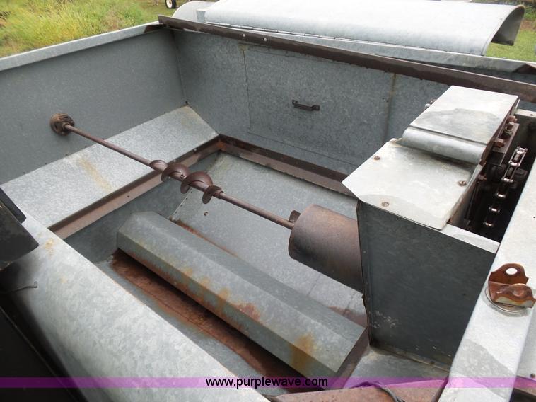 image for item CD9416 Gleaner A combine