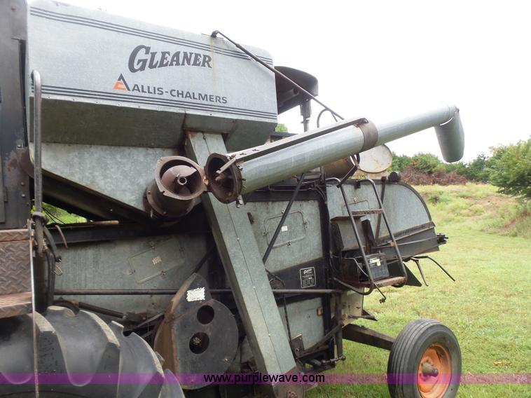 image for item CD9416 Gleaner A combine