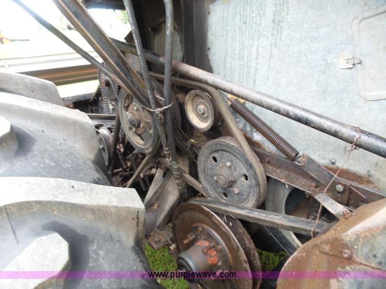 image for item CD9416 Gleaner A combine