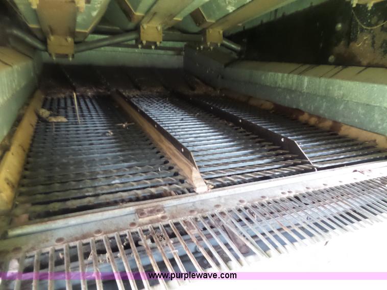 image for item CD9416 Gleaner A combine